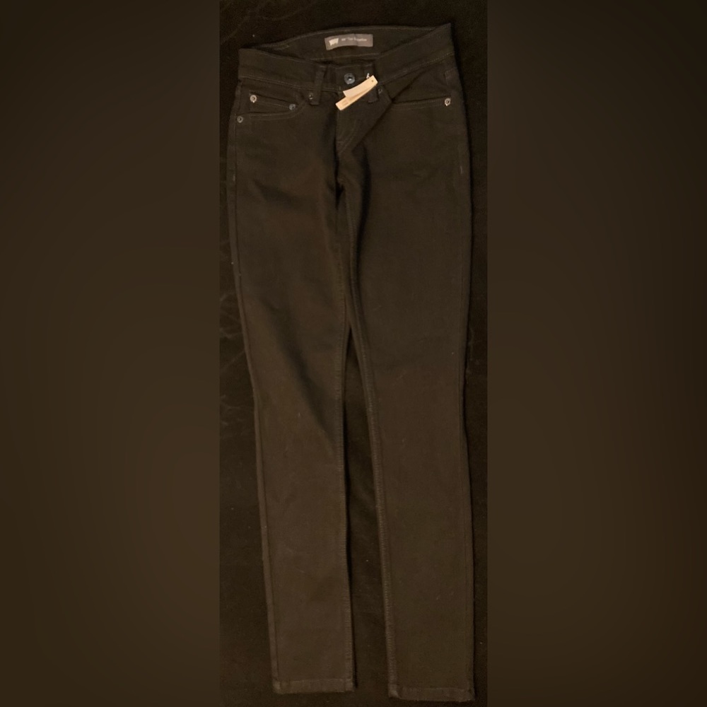 (NWOT) Levi’s women’s (size 0M) black (524 Too superlow)